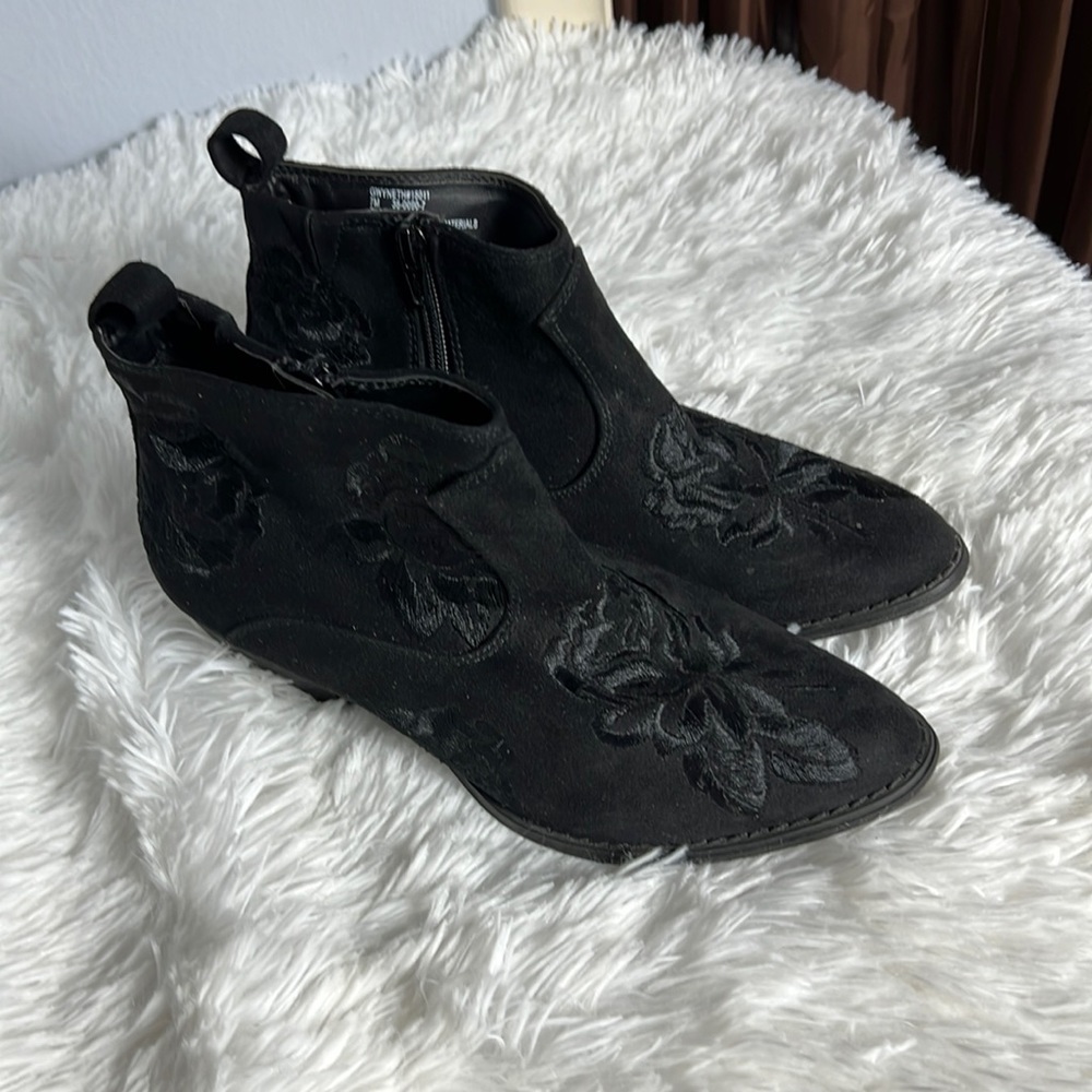 Comfortview Gwyneth Black Floral Embroidered Suede Booties 7